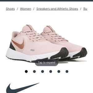 New w/o tags Nike Women's revolution 5